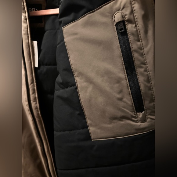 Abercrombie & Fitch Men’s Puffer YPB Jacket - Picture 9 of 16